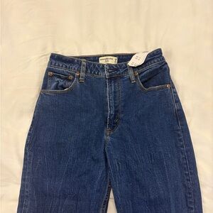 Abercrombie & Fitch curve love mom high rise jeans. Size 2 high waisted denim